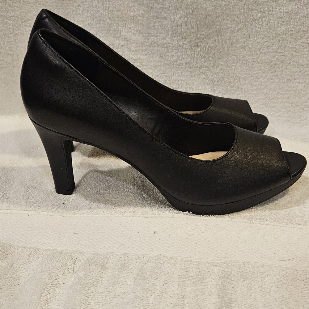COLLECTION BY CLARKS ADRIEL PHYLISS HEELS